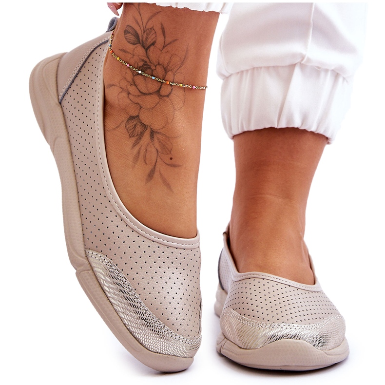Damesleer openwork beige ballerinas