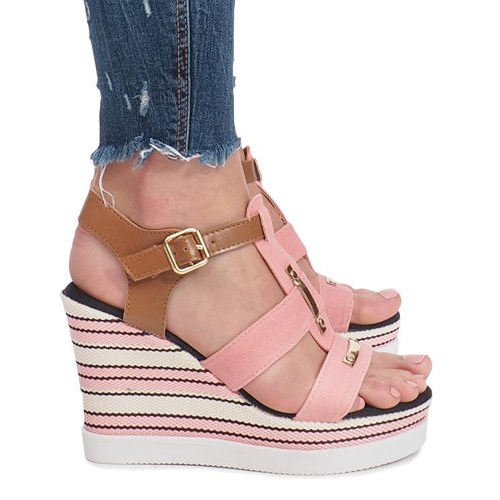 Zoete roze sandalen met sleehak