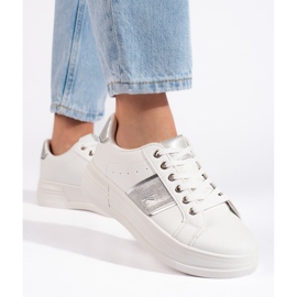 Witte sportschoenen 2