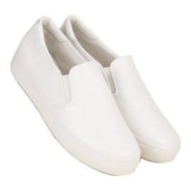 Witte instapsneakers 2