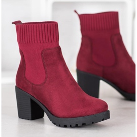 Erynn Instappers Chelsea Boots On A Post rood 4