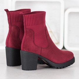 Erynn Instappers Chelsea Boots On A Post rood 5