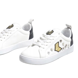 856-Y witte sneakers rijkelijk versierd 2