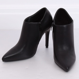 Zwarte leren schoenen op een pin TX-1850-1 Zwart 2